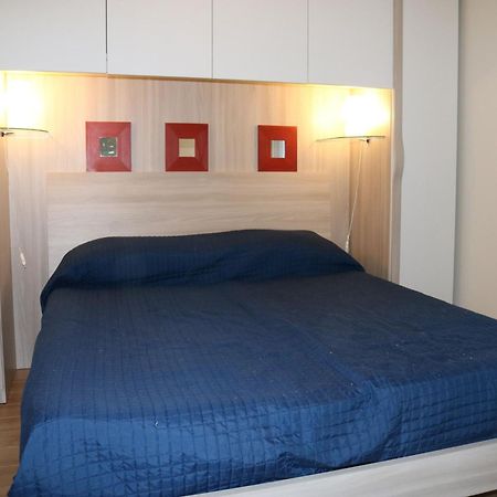 Enticing Holiday Home In Lazise With Swimming Pool 外观 照片