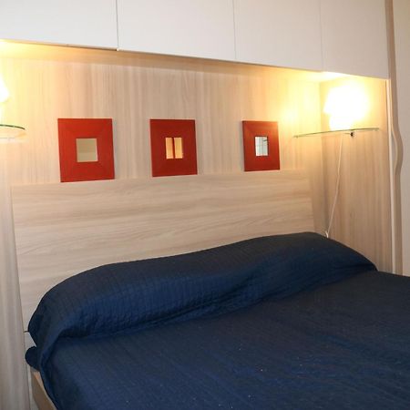 Enticing Holiday Home In Lazise With Swimming Pool 外观 照片