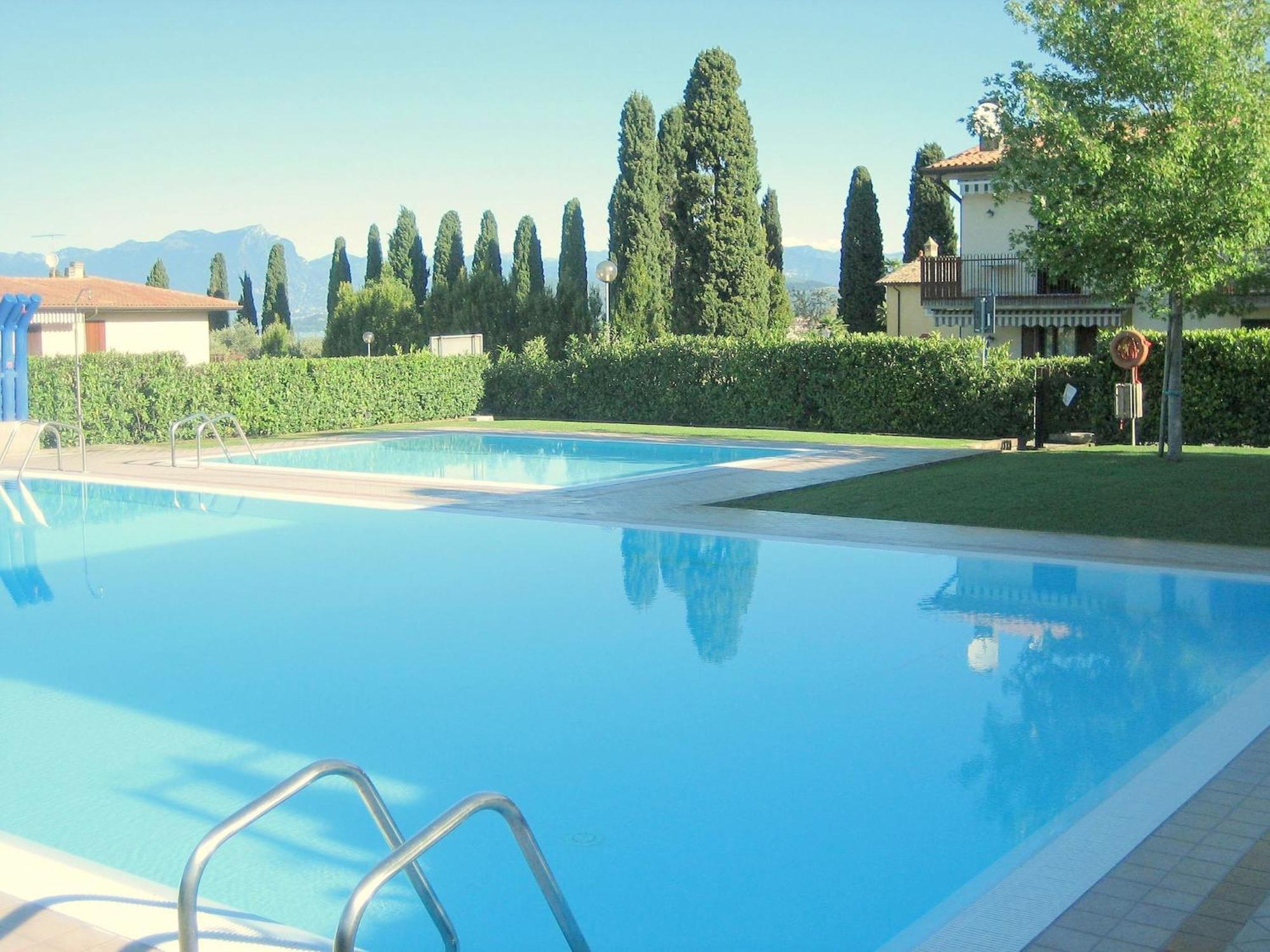 Enticing Holiday Home In Lazise With Swimming Pool 外观 照片