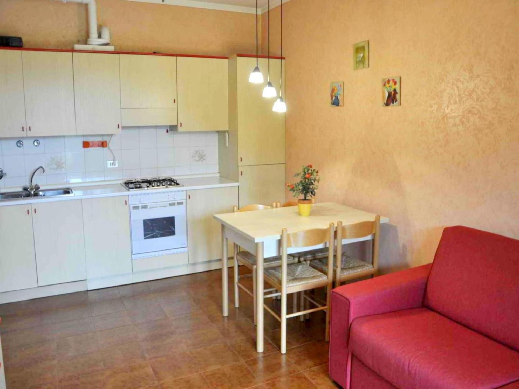 Enticing Holiday Home In Lazise With Swimming Pool 外观 照片