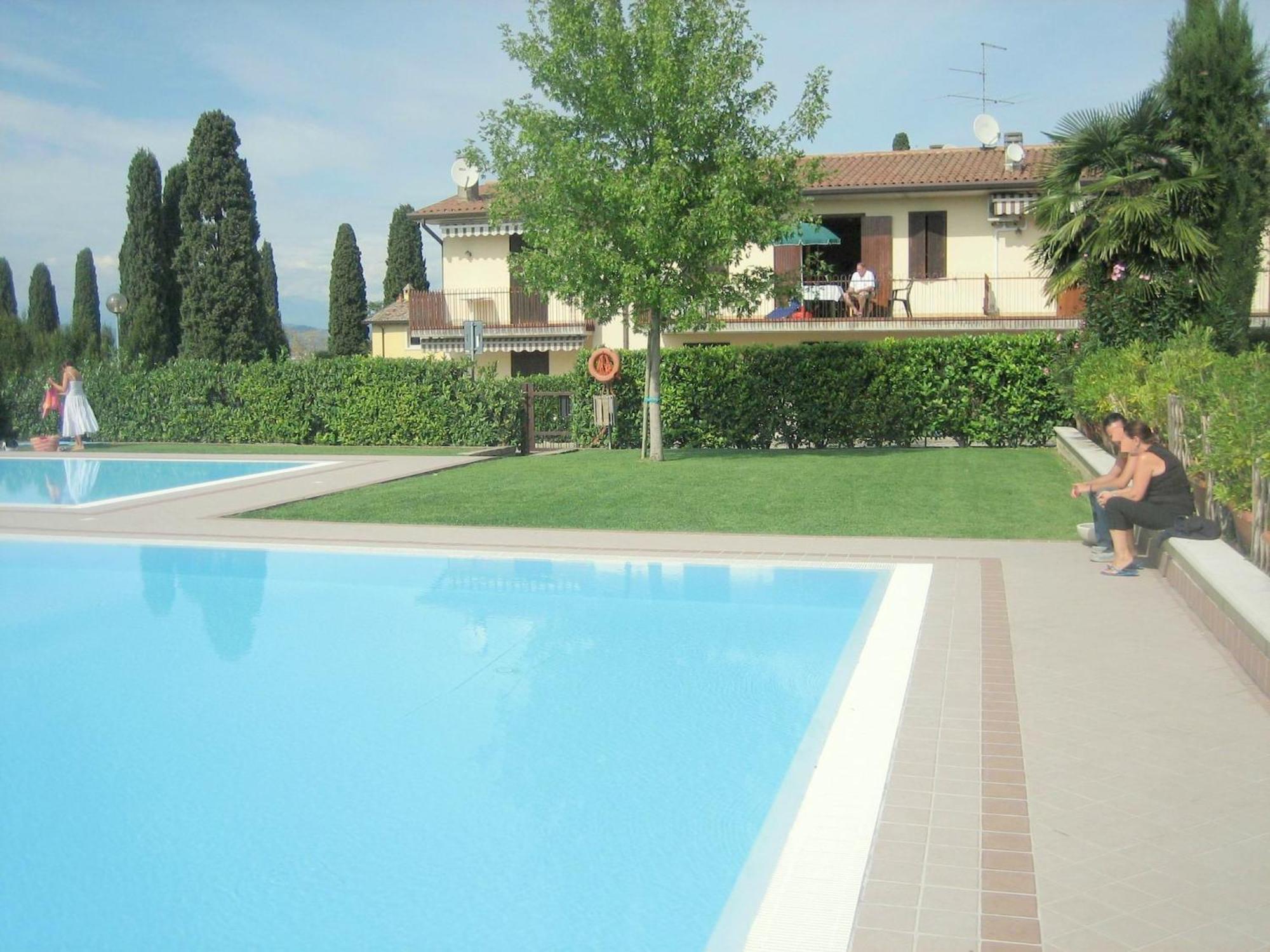 Enticing Holiday Home In Lazise With Swimming Pool 外观 照片