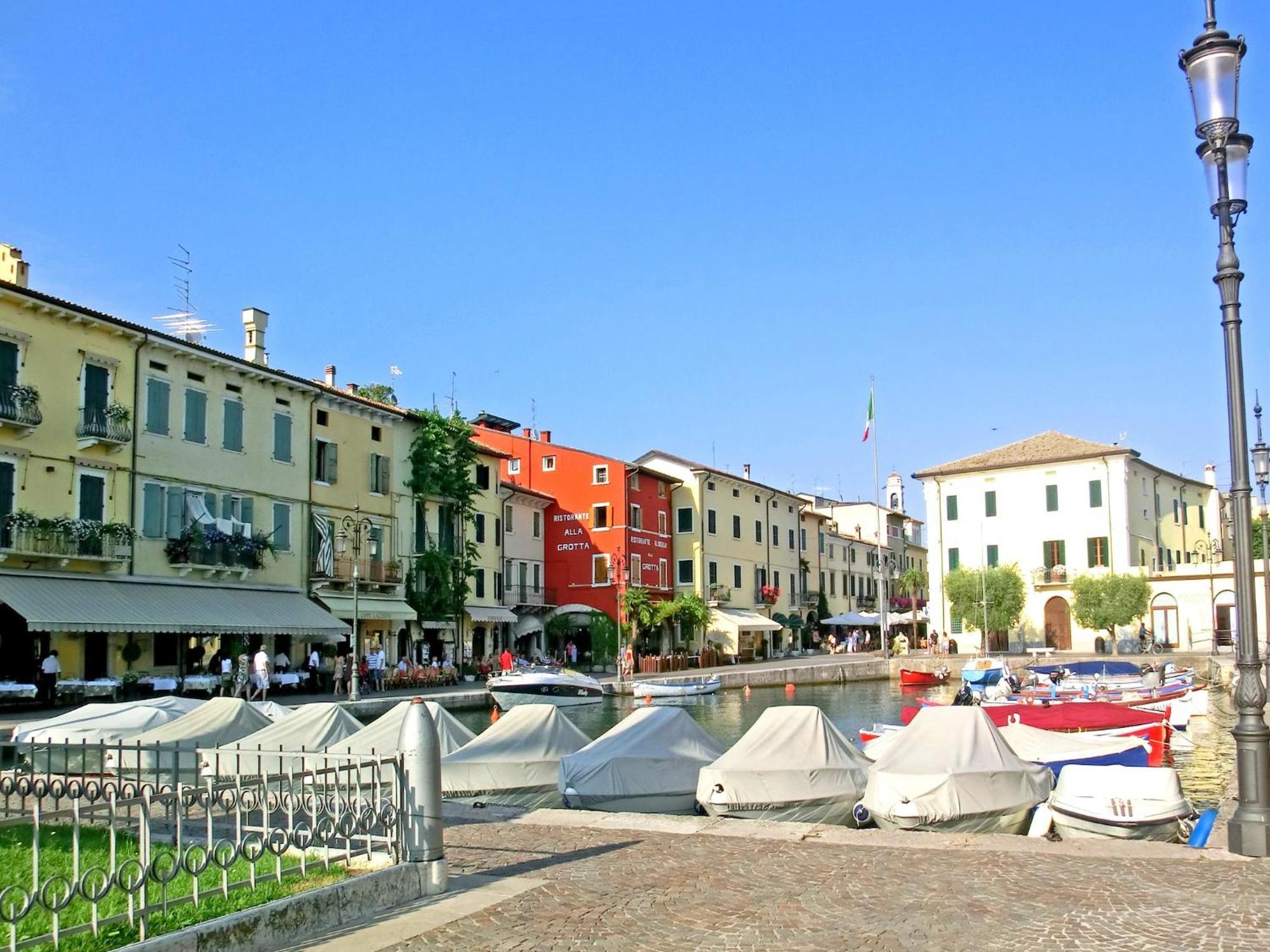 Enticing Holiday Home In Lazise With Swimming Pool 外观 照片