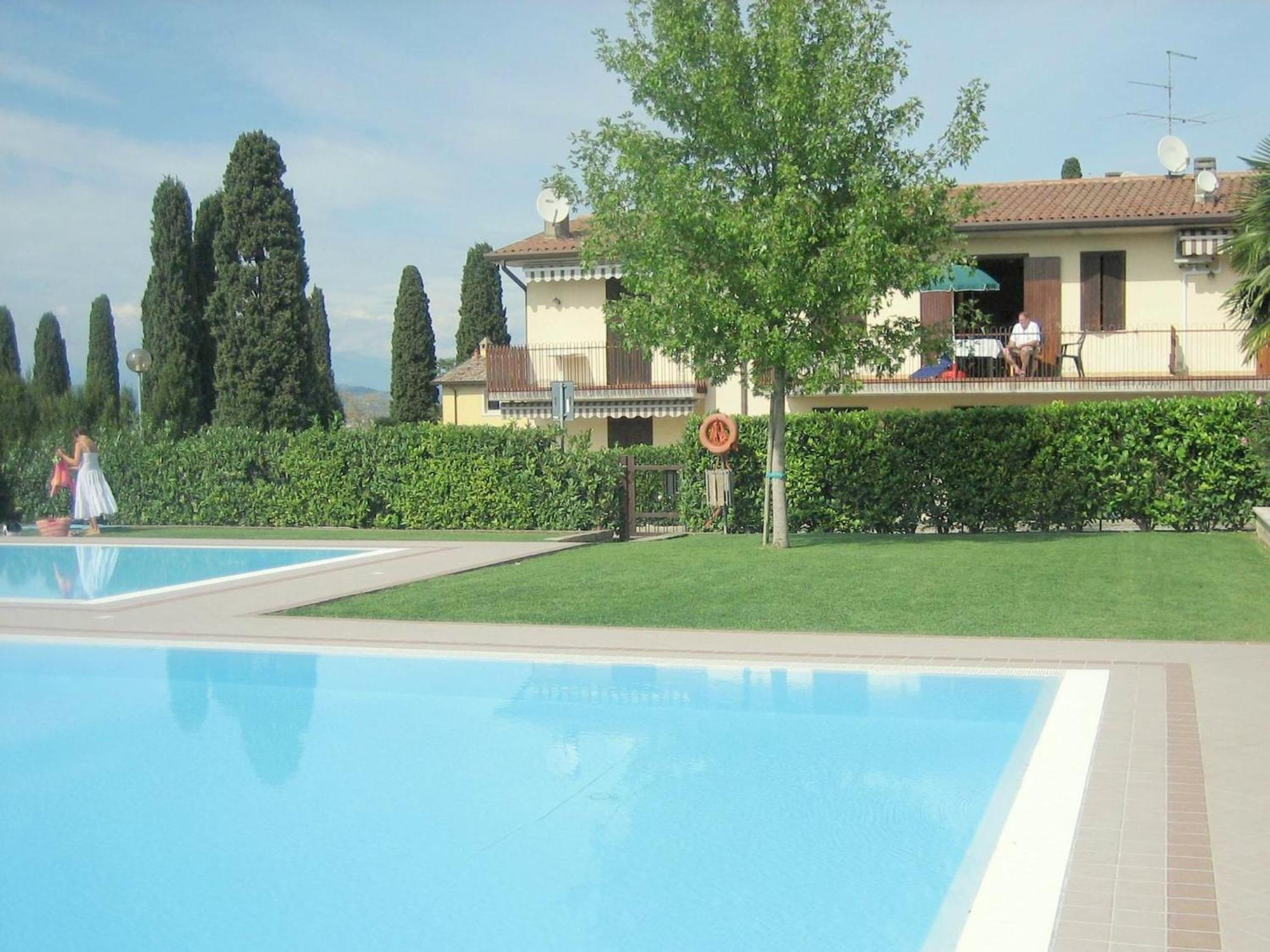 Enticing Holiday Home In Lazise With Swimming Pool 外观 照片