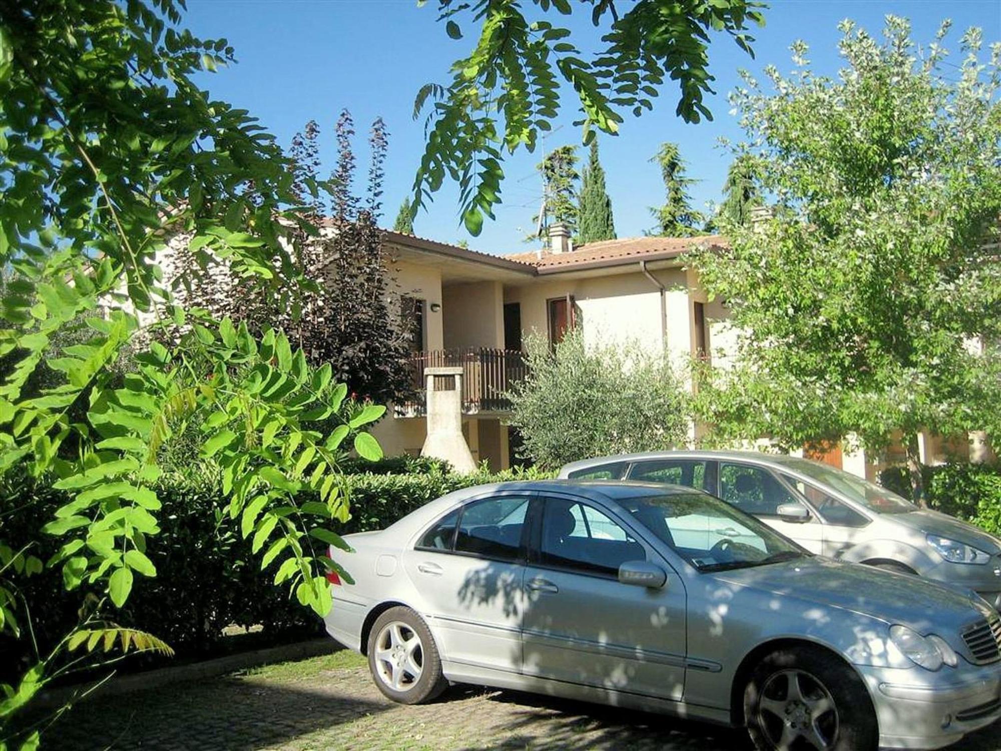 Enticing Holiday Home In Lazise With Swimming Pool 外观 照片