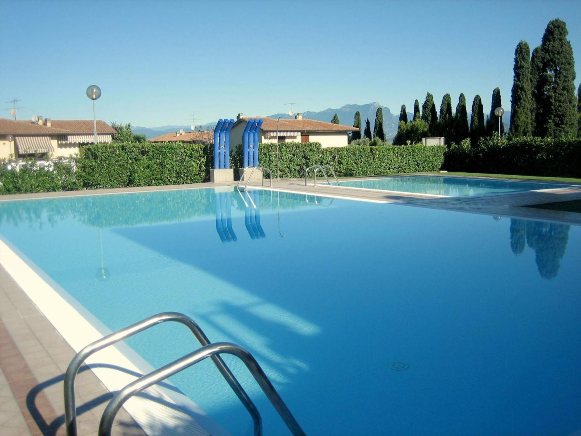 Enticing Holiday Home In Lazise With Swimming Pool 外观 照片