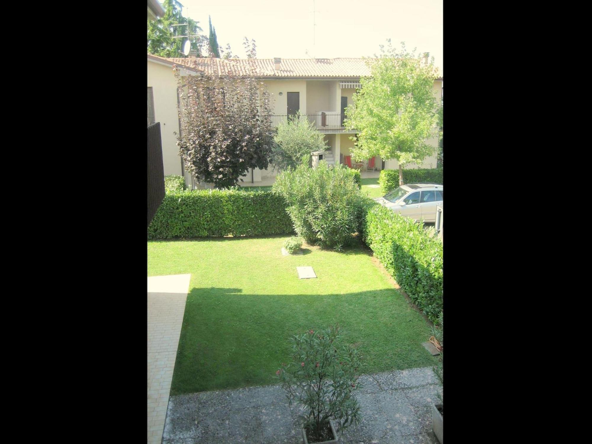 Enticing Holiday Home In Lazise With Swimming Pool 外观 照片