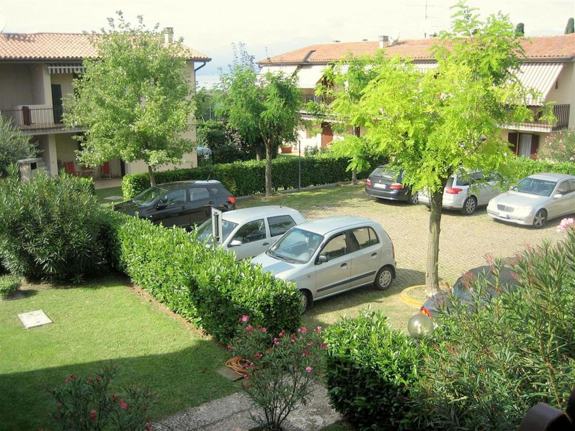 Enticing Holiday Home In Lazise With Swimming Pool 外观 照片