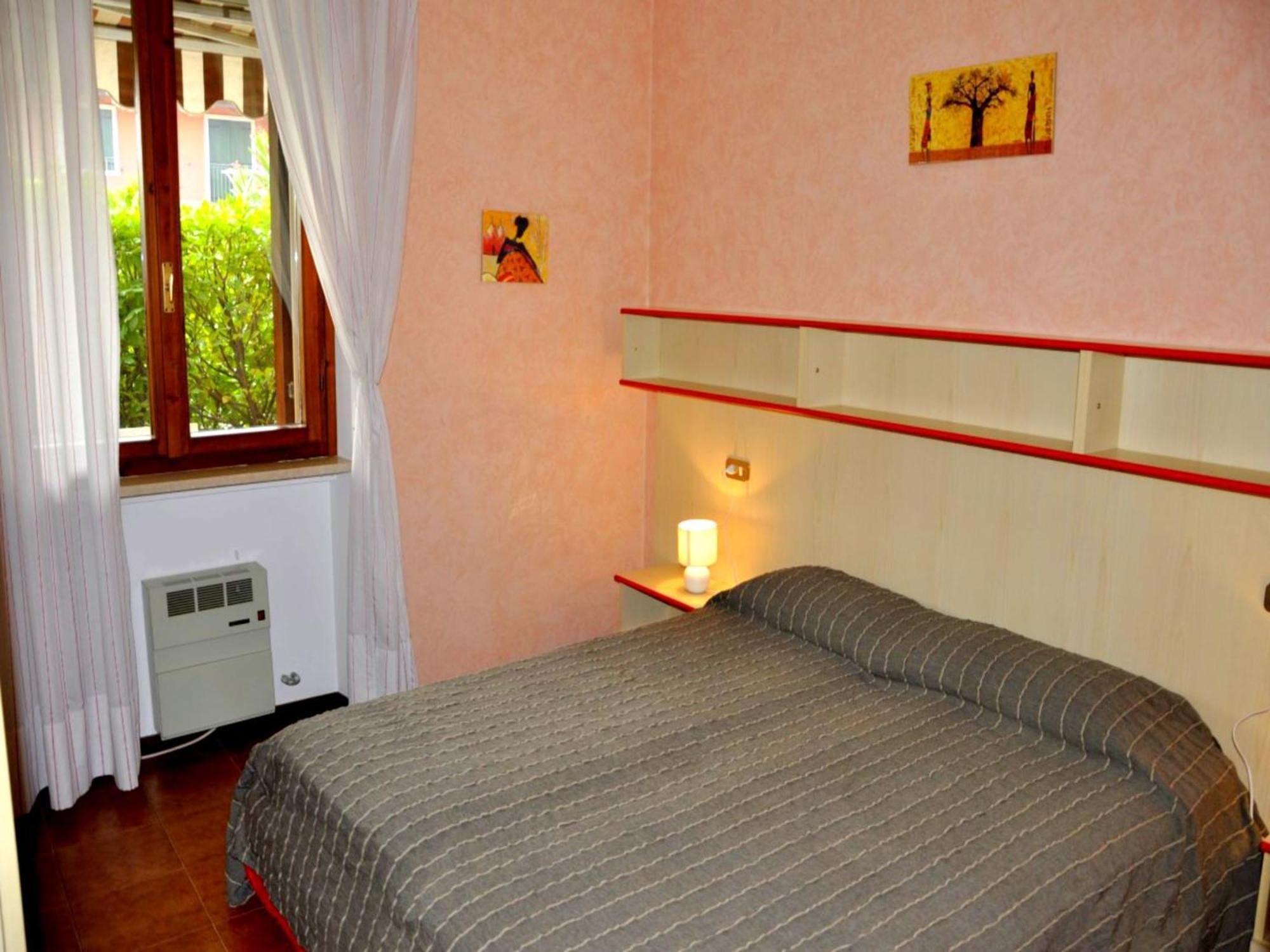 Enticing Holiday Home In Lazise With Swimming Pool 外观 照片