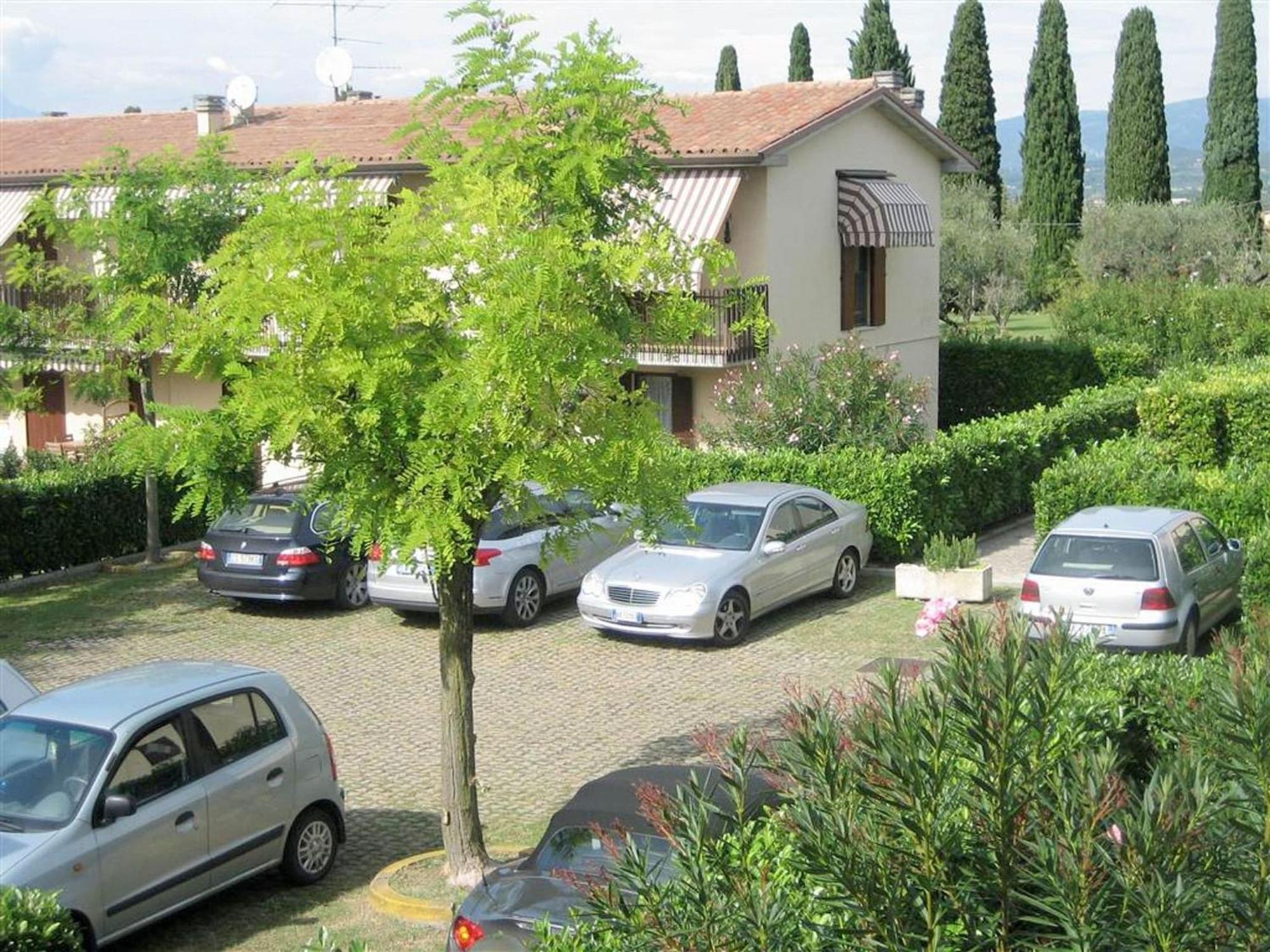Enticing Holiday Home In Lazise With Swimming Pool 外观 照片