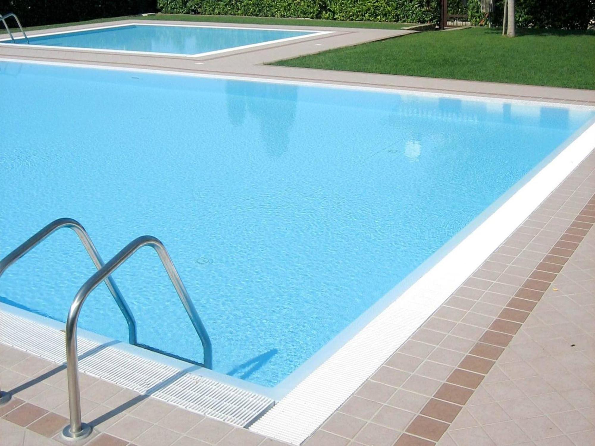 Enticing Holiday Home In Lazise With Swimming Pool 外观 照片